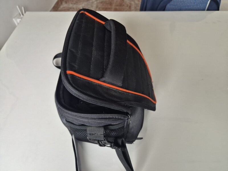 Vand doua obiective SONY + accesorii SONY DSLR